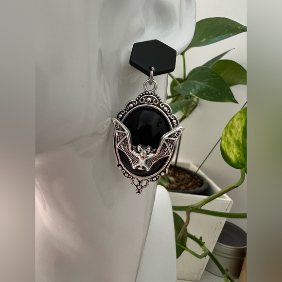 Goth Bat Earrings - Vampire Bat Gothic Earrings - Emo Black Earrings - Picture 7 of 8